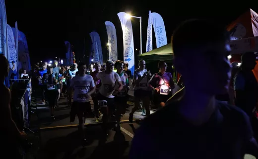 Ostatnie piątkowe zmagania na Festiwalu Biegowym. Ruszył Bieg Nocny na 7 km - 37